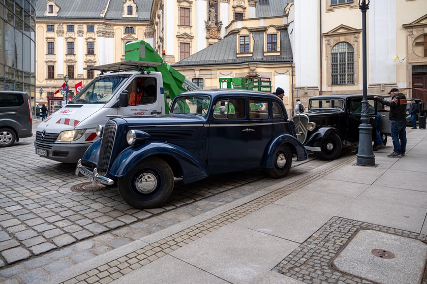 Plan zdjęciowy w okolicach Uniwersytetu Wrocławskiego. - Z uwagi na szczególne tło historyczne serialu (nazistowskie Niemcy lat 30. XX wieku), w przestrzeni miasta powstaną plany scenograficzne, uwzględniające określone znaki i symbole, charakterystyczne dla danego okresu historycznego, których nie należy w żaden sposób interpretować dosłownie – są jedynie dekoracją do filmu - informuje producent filmu